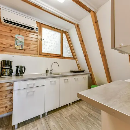 Wooden House In Ko Obrzeg Near Sandy Beach, Cleaning Included בית נופש קולובז'ג